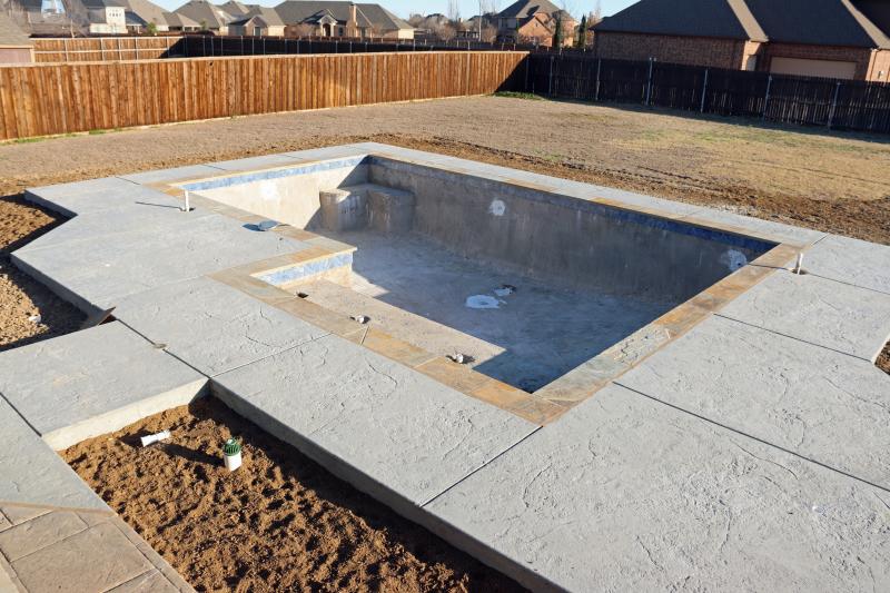 Comment choisir une piscine en béton durable et élégante ?