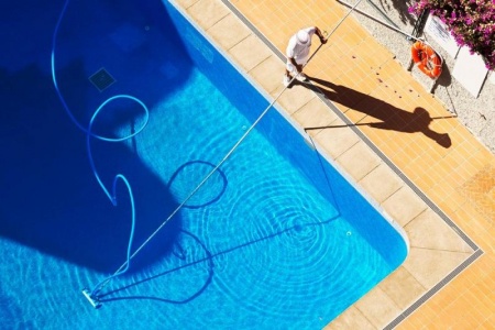 Nettoyage de piscine &agrave; Dangolsheim, les astuces d'un expert pour une eau saine